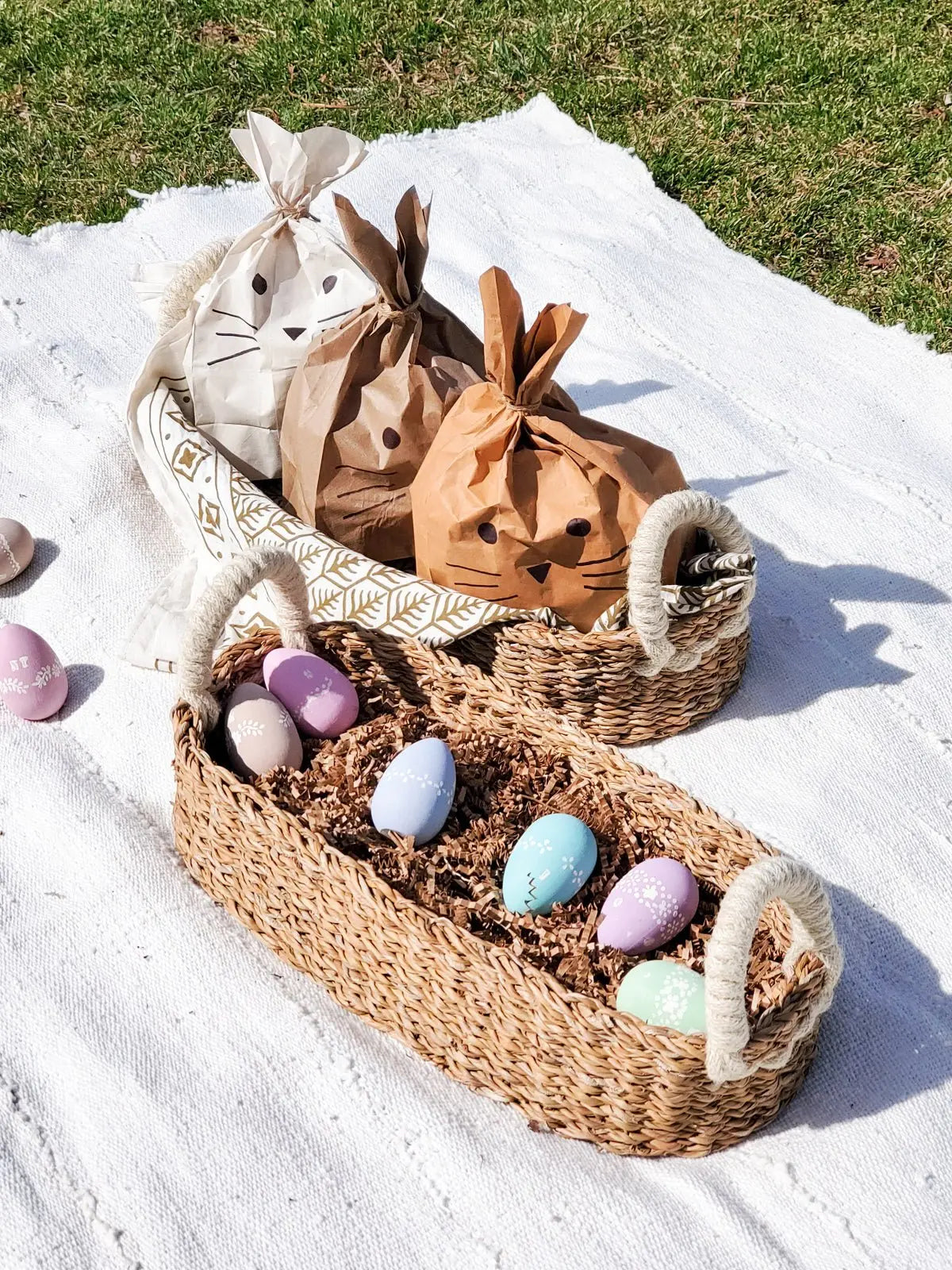 Savar Bread Basket with White Handle - Shellcreations