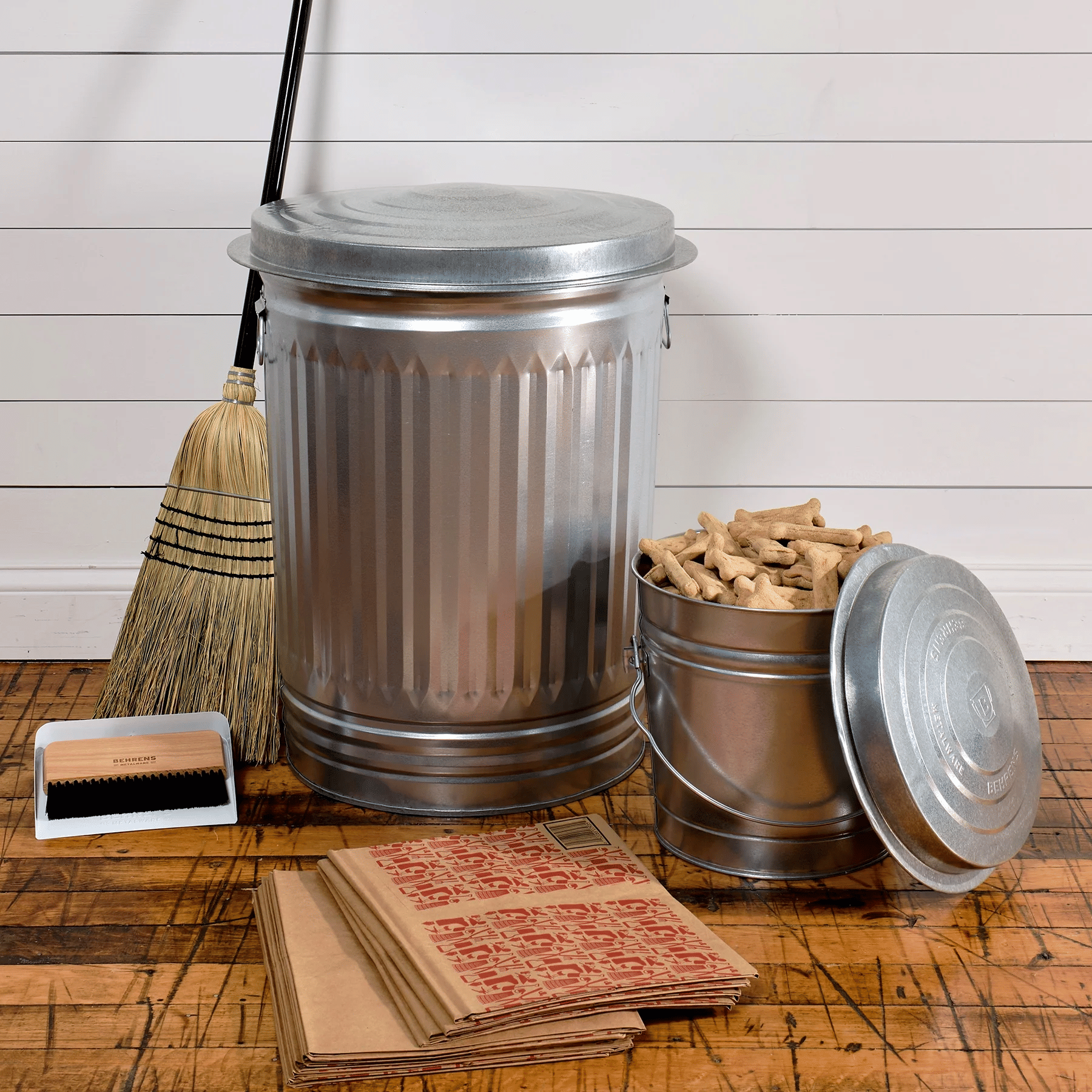 31 - Gallon Steel Trash Can - Shellcreations