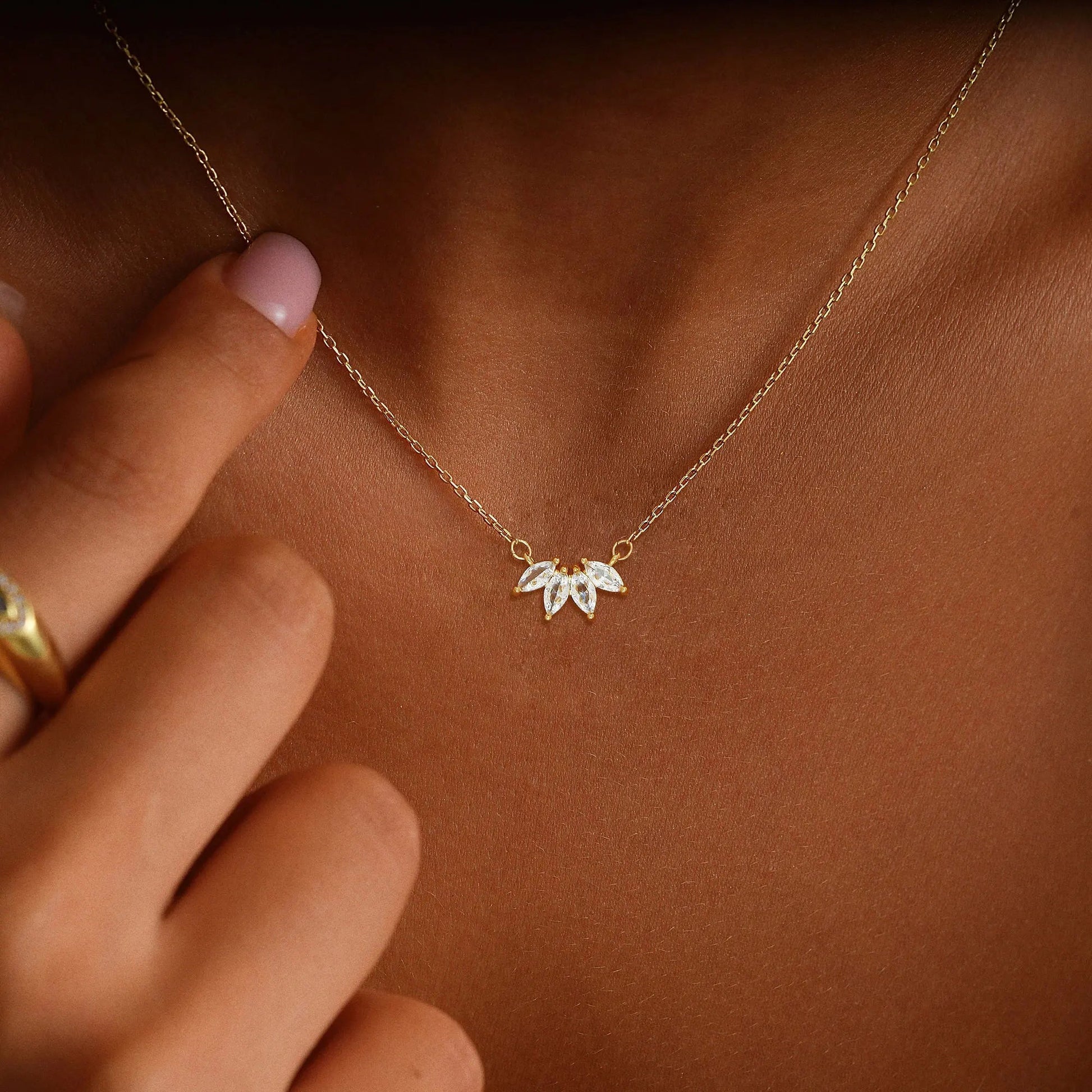 Fashion Golden Flower - shaped Zircon Necklace 42+5CM Brass Fine Jewelry Cubic Zirconia Pendant Necklace - Shellcreations